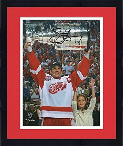 กรอบ Steve Yzerman Detroit Red Wings ลายเซ็น 8 x 10 รูปถ่ายถ้วย - ภาพถ่าย NHL ลายเซ็นต์